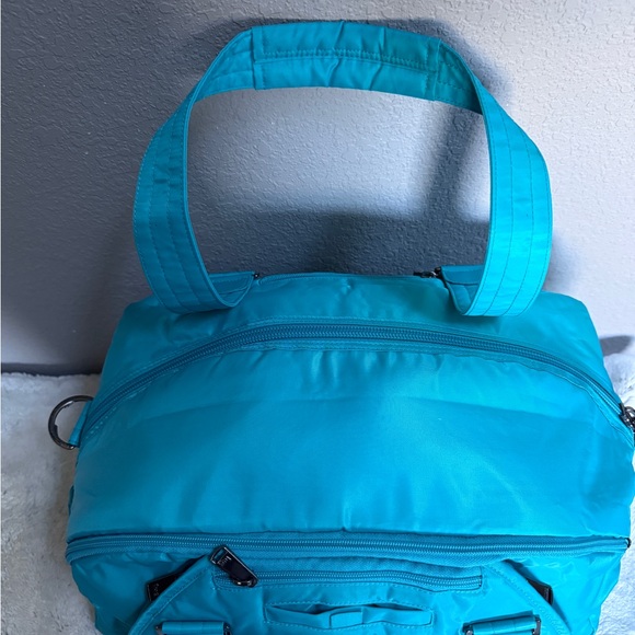 LUG PROPELLER~Turquoise~Multiple Zip pockets and slip pockets, detachable strap - Picture 13 of 16
